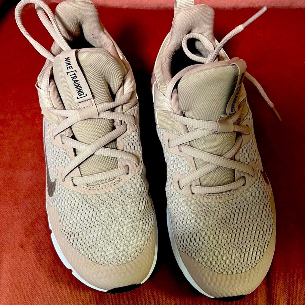 Nike Legend Essential Shoes Womens Sz 6 Stone Pink Mauve  Athletic Trainers